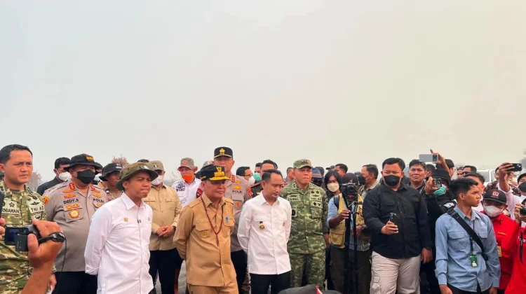 Kapolresta Palangka Raya Dampingi Menhut Tinjau Karhutla di Petuk Katimpun