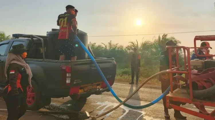 Padamkan Karhutla Kotim, Bupati Gerakan Semua OPD Distribusikan Air