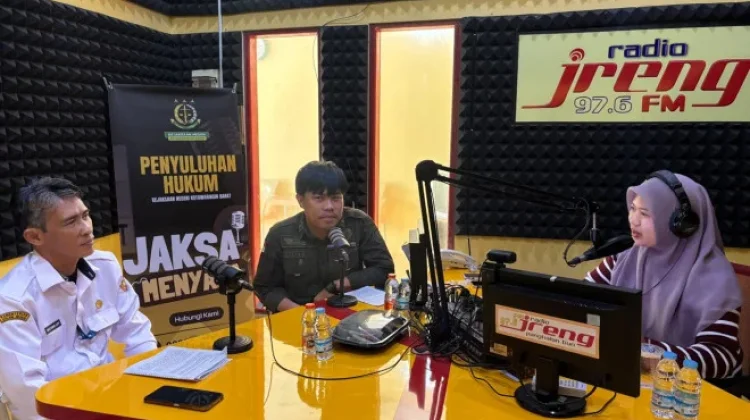 Jaksa Menyapa di Radio Jreng, Kejari Kobar Bahas Strategi Deteksi Konflik