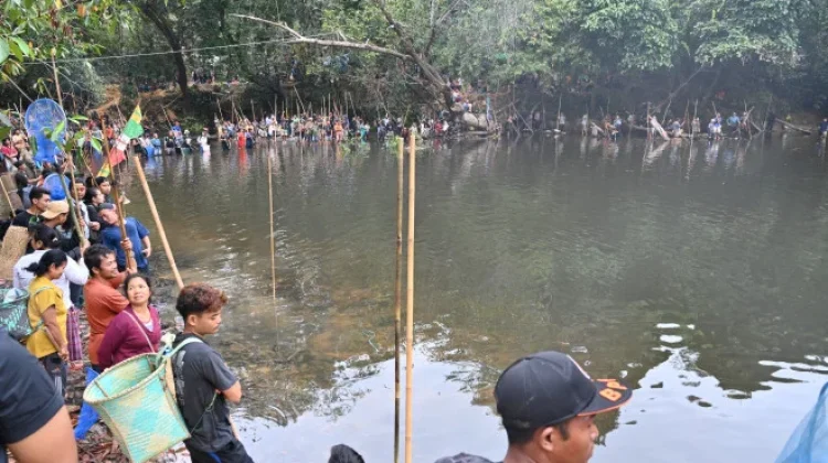 Menuba Adat di Hulu Sungai Arut, Masyarakat Dayak Berdoa Memohon Hujan