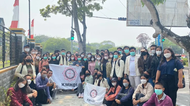 PC KMHDI Palangka Raya Bagikan 10.000 Masker Kepedulian di tengah Kabut Asap
