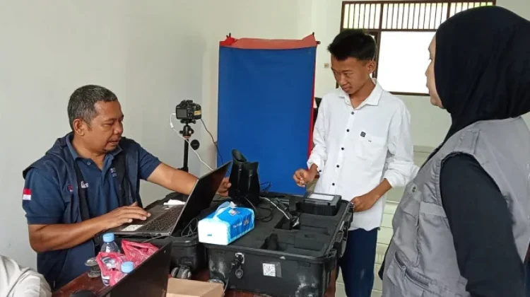Disdukcapil Kobar Gelar Jemput Bola KTP-el dan IKD di SMK Muhammadiyah