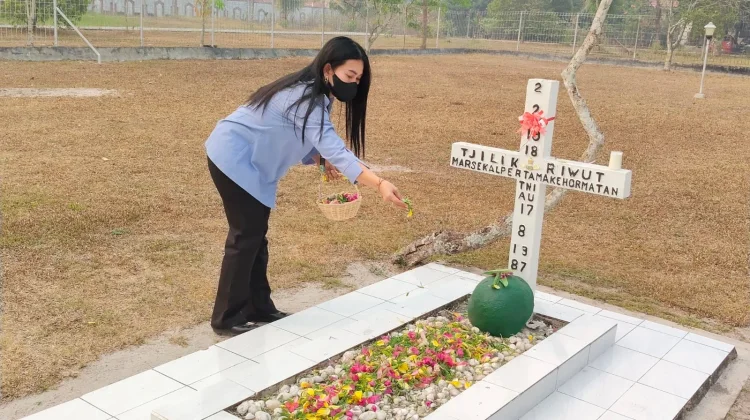 Ziarah ke Makam Pahlawan, Wujud Penghormatan dan Kepedulian ditengah Kabut Asap