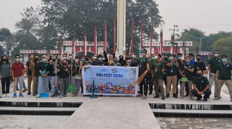 RRI Palangka Raya Gelar Aksi Cinta Lingkungan di Tugu Soekarno jelang Hari Radio
