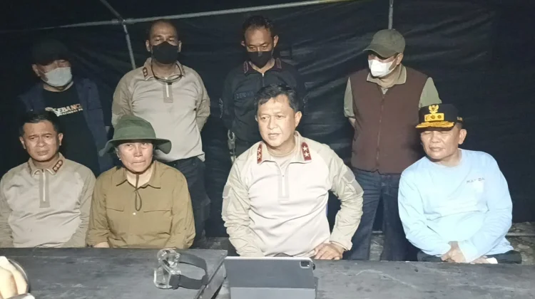 Kapolda Kalteng Bersama Gubernur Turun ke Lokasi Karhutla di Desa Marang