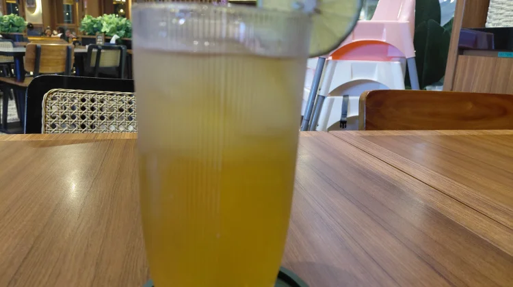 Es Teh Lemon, Minuman Segar Dengan Sentuhan Manfaat Kesehatan