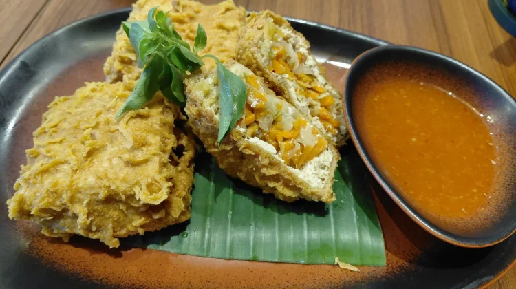 Tahu Isi, Gorengan Sederhana dengan Cita Rasa Gurih dan Renyah