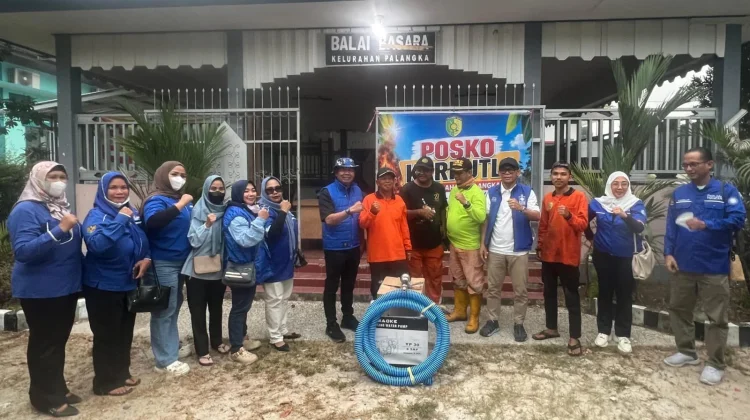 Syauqie Salurkan Mesin Pompa Air Bantu Atasi Karhutla Palangka Raya