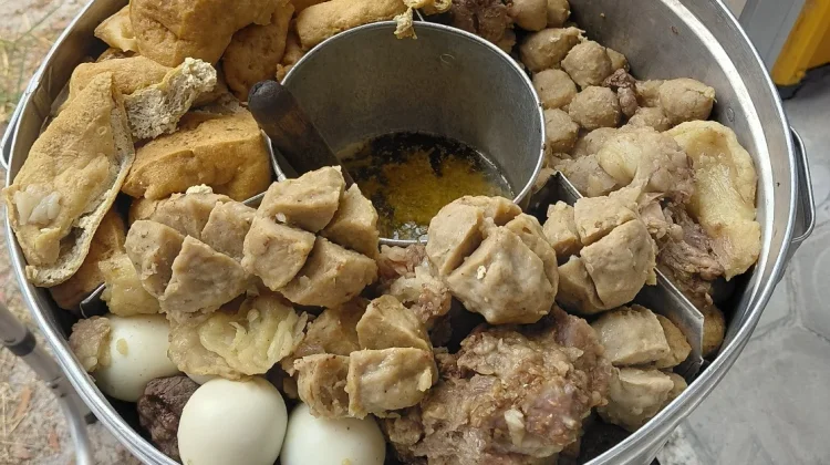 Keunikan Bakso yang Disajikan Langsung dari Dandang