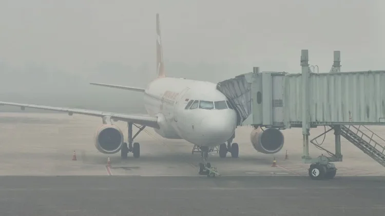 Kabut Asap Selimuti Bandara Tjilik Riwut, Tiga Penerbangan Dibatalkan