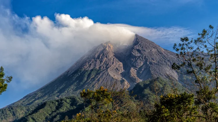 Kisah Gunung Merapi dan Kehidupan Masyarakat Sekitarnya