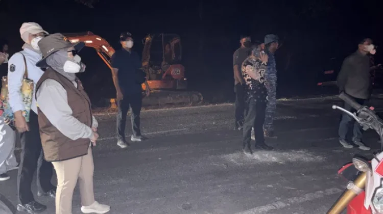 Bupati Kobar Pantau Karhutla di Kilometer 20 Jalan Pangkalan Bun–Kotawaringin