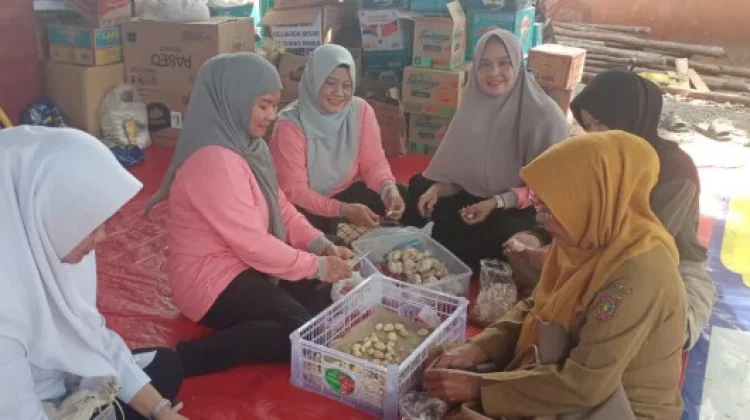 Dukung Satgas Karhutla, DWP Kobar Turun Tangan di Dapur Umum