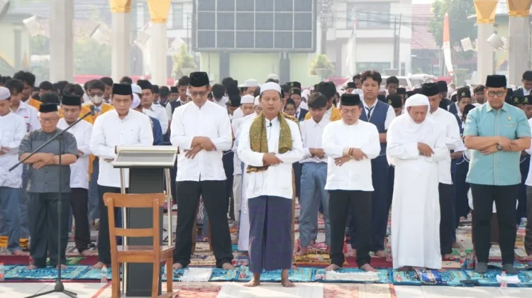Bupati Kapuas dan Ribuan Warga Gelar Shalat Istisqa di Masjid Agung