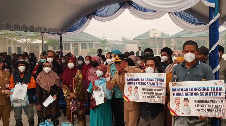 Ratusan Warga Petuk Katimpun Mendapatkan Bantuan dari Pemprov Kalteng