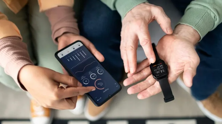 Smartwatch Jadi Perangkat Praktis Pantau Aktivitas Harian