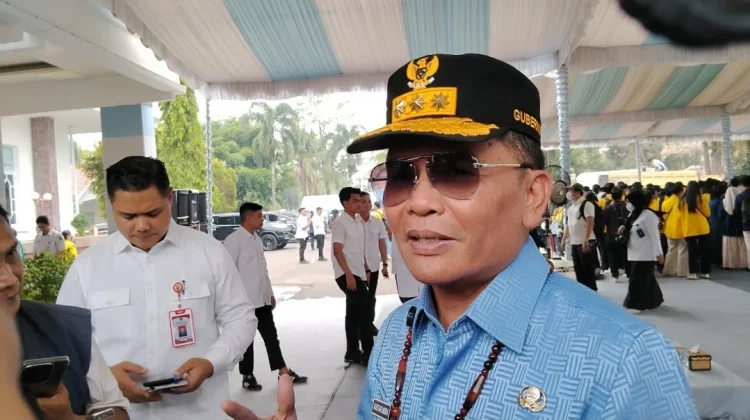 Gubernur Kalteng Bagikan Sembako Kepada 3.500 Mahasiswa Terdampak Karhutla