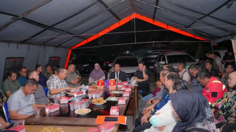 Bupati Kapuas Pimpin Rapat Evaluasi & Perpanjang Tanggap Darurat Karhutla