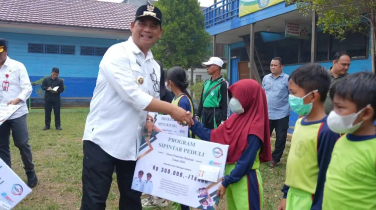 Bupati Shalahuddin Sapa Warga Teweh Timur, Tinjau Pasar Murah hingga Kesehatan