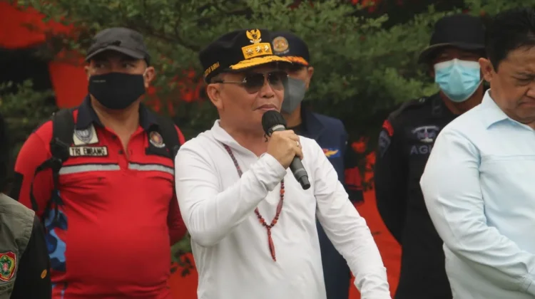 Gubernur Kalteng Serahkan Bantuan untuk Relawan Karhutla