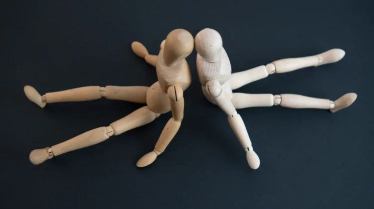 Introvert vs Ekstrovert, Bukan Sekadar Suka Keramaian atau Suka Sendiri