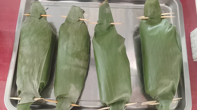 Memanfaatkan Daun Pisang Sebagai Pembungkus Maupun Wadah Makanan