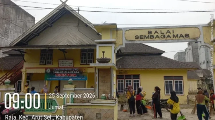 Sambut HUT ke-67 Kobar, DLH Gotong Royong Bersihkan Balai Sembaga Mas