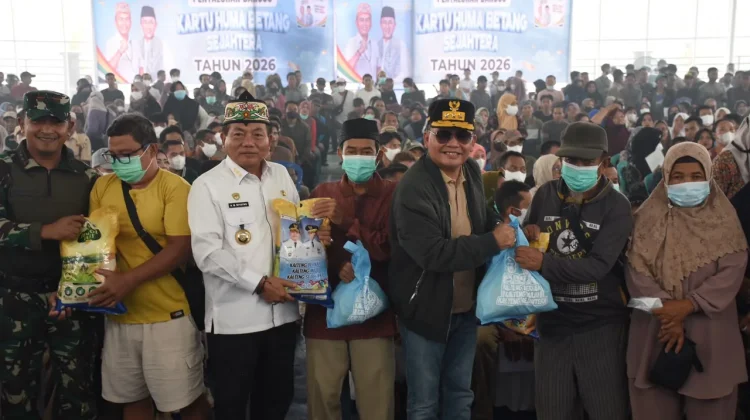 Gubernur Kalteng Salurkan Sembako Air Bersih Warga Kapuas Karhutla