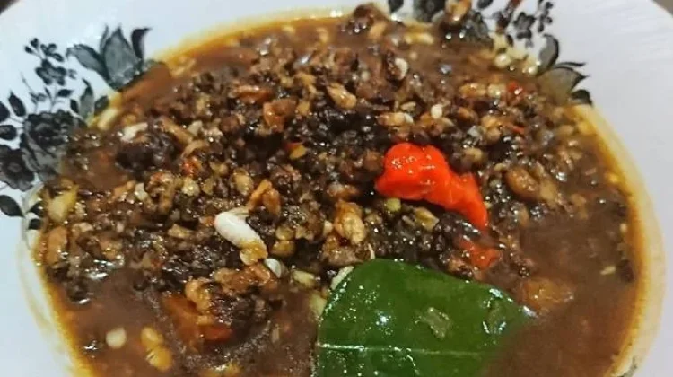Hidangan Tradisional dari Larva Tawon