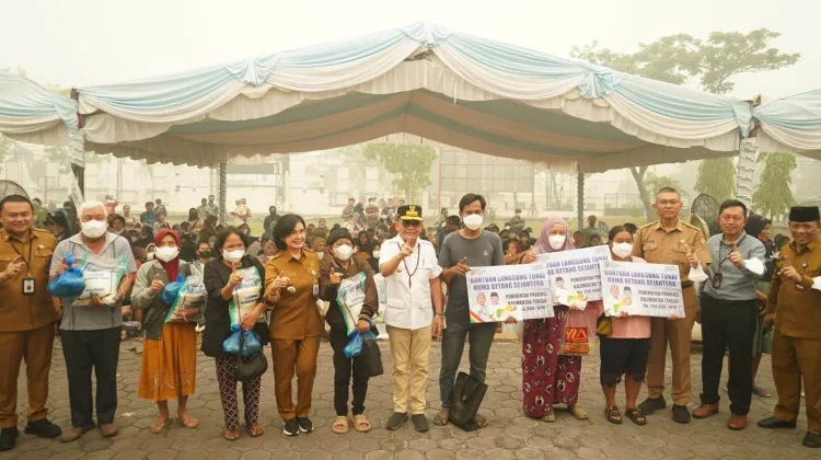 Gubernur Kalteng Salurkan Bantuan untuk Warga Terdampak Karhutla di Jekan Raya