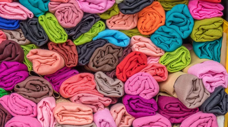 Tampil Percaya Diri, Ini Tips Memilih Kerudung untuk Wajah Bulat