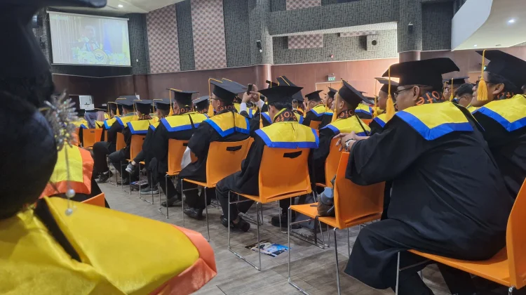 Cek Dulu Barang Bawaan saat Hari Wisuda