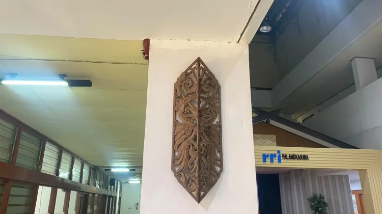 Talawang, Jejak Budaya Dayak yang Menghiasi Kantor RRI Palangka Raya