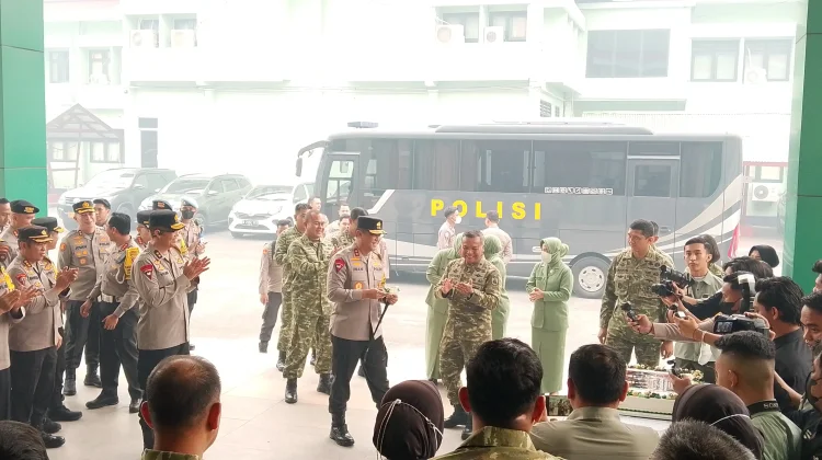 Sinergi Polri dan TNI Terus diperkuat dalam Penanganan Karhutla