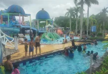 Libur Akhir Pekan, Waterpark Dipadati Pengunjung Anak-Anak