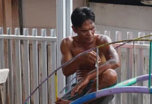 Nekat Terobos Api demi Anak, Pria Ini Alami Luka Bakar