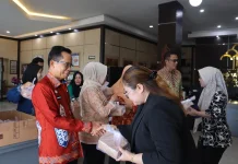 Kemenkum Kalteng Bagi Takjil Gratis untuk Pegawai dan Masyarakat
