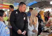 Pastikan Takjil Aman, Disdagperin Kalteng dan BPOM Sidak Pasar Ramadan