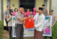 Polres Pulang Pisau Bagikan Takjil di Ponpes Hidayatullah, Perkuat Silaturahmi