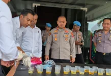 Pastikan Bebas Narkoba, Kapolres Katingan Pimpin Tes Urine