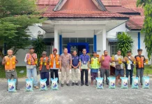 Juru Parkir Kobar Terima Bantuan Beras dan Minyak Goreng