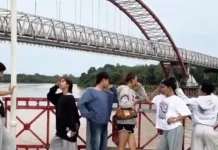 Video Aksi Fashion Show Pria Menyerupai Wanita Tuai Kecaman
