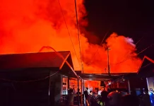 Kebakaran Hebat, Api Melahap 20 Rumah di Panarung Bawah