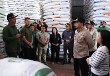 Bupati dan Wakil Bupati Barut Cek Pasar Pastikan Harga Stabil