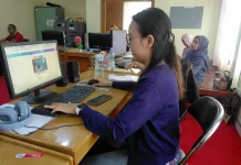 Posisi Duduk yang Benar saat Bekerja di Depan Komputer