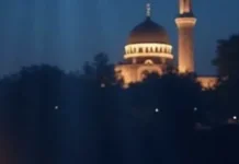 Umat Muslim Sambut Malam Lailatul Qadr