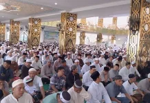 Ribuan Umat Islam Ikuti Salat Id di Masjid Raya Darusaalam