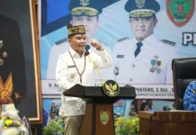 Penyaluran Bansos KHBS Disambut Antusias, Agustiar Sabran Tekankan Tepat Sasaran