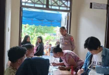 Polisi Kawal Penyaluran Bantuan Pangan bagi Warga Kereng Bangkirai