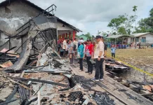 Wabup Kapuas Tinjau Kebakaran SDN 1 Lamunti, Pastikan Pendidikan Tetap Berjalan